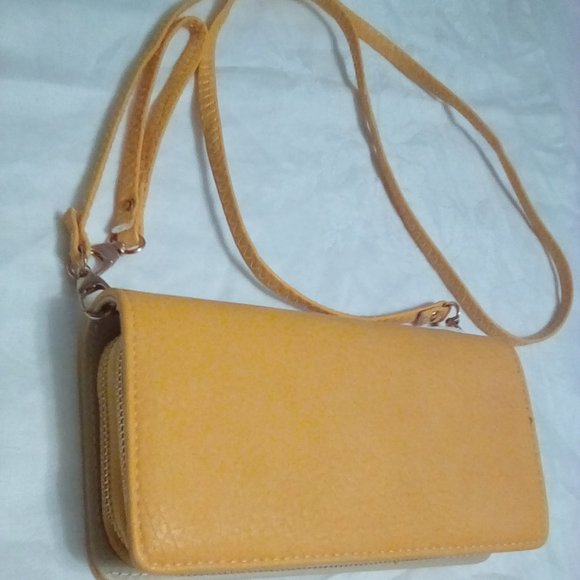 Yellow shoulder wristlet zipper clutch bag - Picture 2 of 6